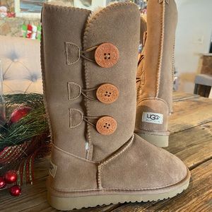 NWOT UGG Bailey Button Triplet Boots